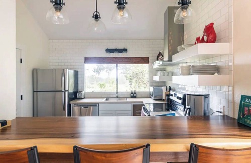 Volcano House | Hale Ho'okipa, Hale Ho'okipa a Quiet Rain Forest Retreat