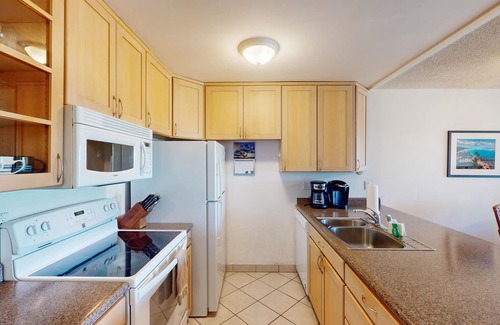 Kihei Condo | Hale Kamaole Condo w/Private Washer/Dryer & Shared Outdoor Pool- Small Dogs OK