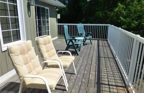 Haliburton Cottage | Halfmoon Paradise Cottage - Lakefront Luxury Cottage