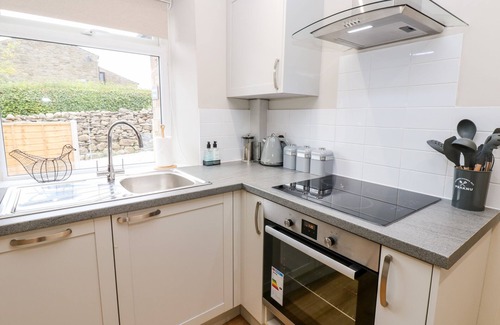 Carperby Cottage | HALL GARTH COTTAGE, pet friendly in Carperby