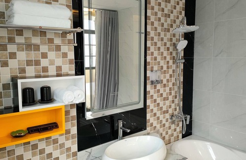 Bai Chay Hotel | Halong Lavender Hotel