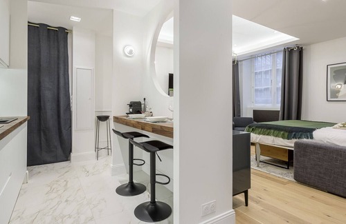 Puvis De Chavannes - Le Lycee Apartment | Hamac Suites - Suite André Lassagne - 2 people