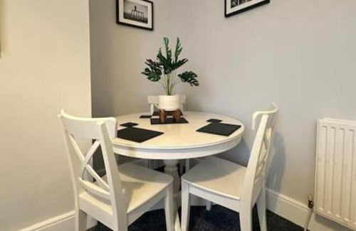 Blyth Apartment | Hambledon Apartment - Sleeps 3 - Pet friendly