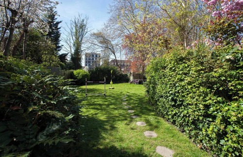 Frognal and Fitzjohns House | Hampstead Garden Apartment 3 Bedroom 2 Bathroom
