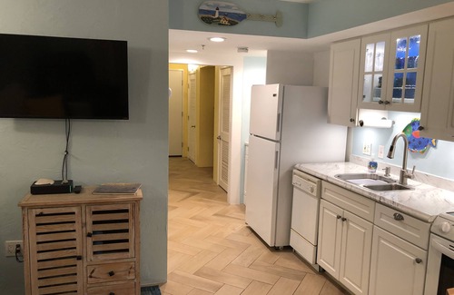 Hampton Condo | Hampton North Beach Condo steps from beach