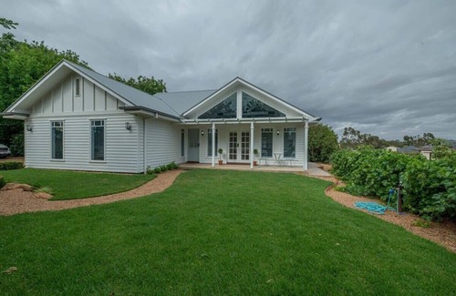Dubbo House | Hamptons Cottage - Refined Living, Light-Filled