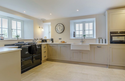Glandwr Cottage | Hand chosen for its superb finish throughout, hot tub and central location.