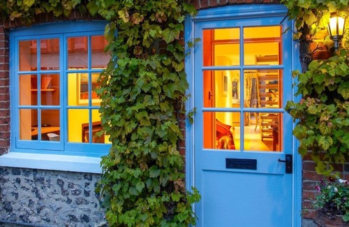 Winchester Cottage | Hang Your Hat - The Cottage
