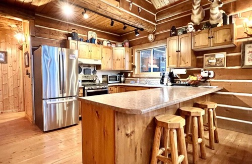 Bigfork Cabin | Hanging Rock Cabin Su