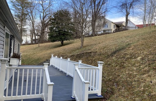 Redstar House | Hank's Hilltop Hideaway