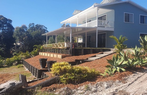 Brisbane Waterfront House | Happy Days/SeaView top of the hill on the front in Bulwer