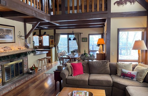 West Hartford House | "HAPPY EVERYTHING"nWinter-Spring-Summer-Fall nQuechee, VT has it all!