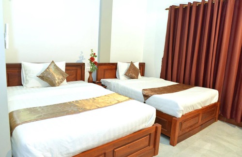 Kampot Hotel | Happy Family