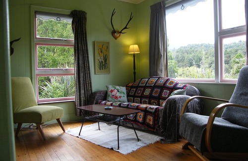 Blackball Cottage | Happy Harry's Hutch - Paparoa Great Walk Accommodation