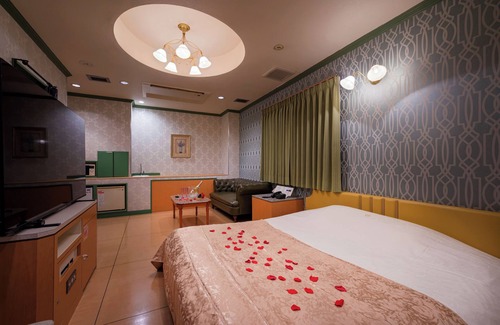 Showa Hotel | Happy Kiss - Adults Only