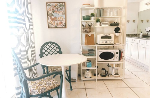 Golden Beach Apartment | Happy Sunsets Pool House - Pets - Parking