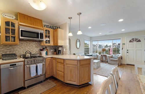Eastside Santa Cruz House | Harbor Hideaway – Steps to Twin Lakes Beach & the Santa Cruz Harbor