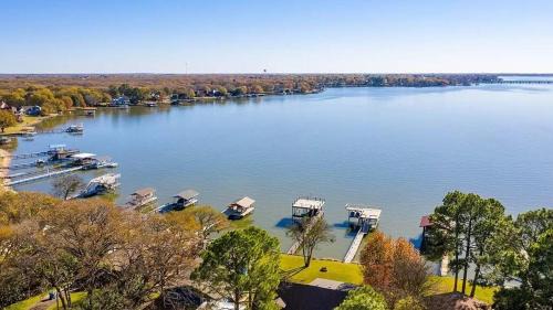 Gun Barrel City House | Harbor Point Hideaway,Sleeps 8, on open water