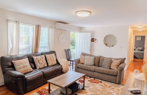 Ellsworth House | Harbor ViewCharming 3-bedroom house in delightful Acadia Area AC, WiFi