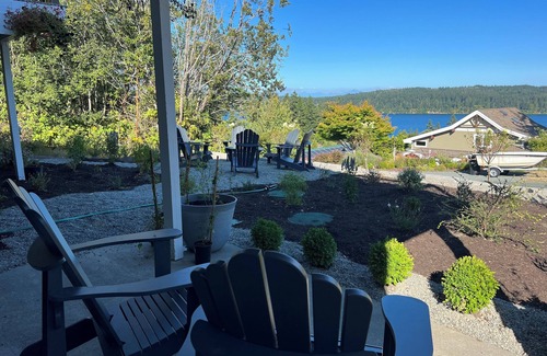 Freeland House | Harbor Vista On Par: Whidbey’s newest remodeled space with water views & hot-tub