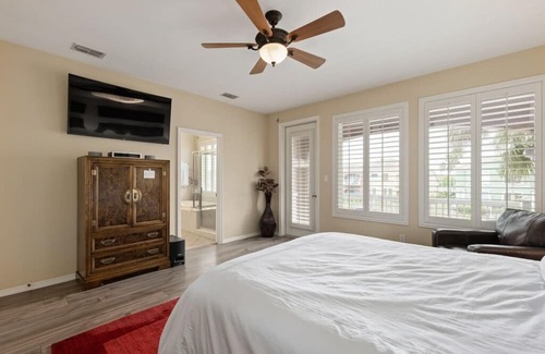 Laguna Vista Villa | Harborside Townhome in Laguna Vista on the Canal