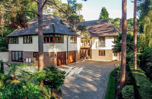 Canford Cliffs House | Harbour Escapes Exclusive 5 Bedroom House With Hot Tub Close to Beaches