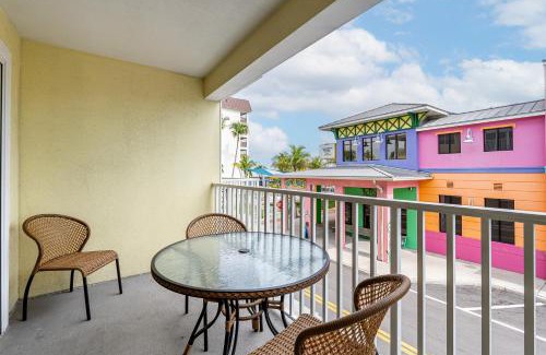Fort Myers Beach Apartment | Harbour House at the Inn 208