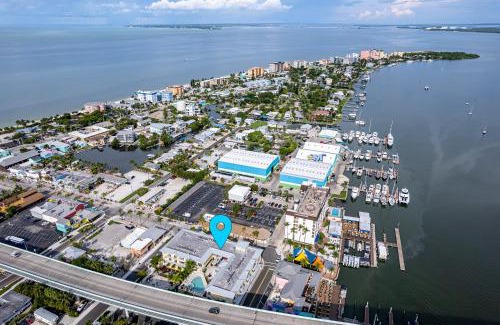 Fort Myers Beach Apartment | Harbour House at the Inn 208