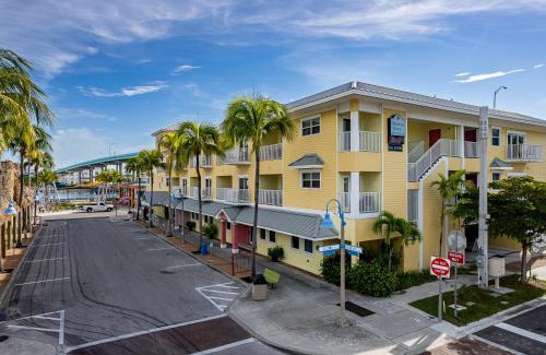 Fort Myers Beach Apartment | Harbour House at the Inn 208