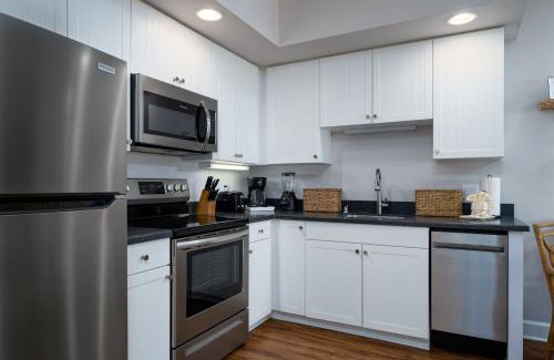 Fort Myers Beach Apartment | Harbour House at the Inn 301