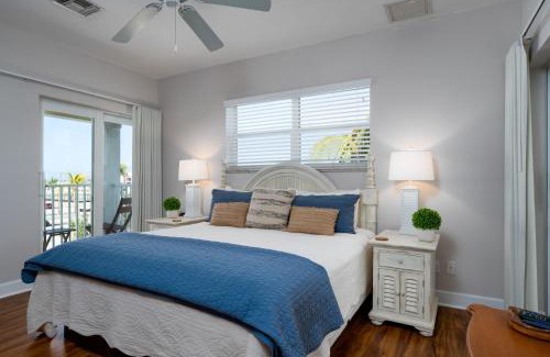 Fort Myers Beach Apartment | Harbour House at the Inn 301