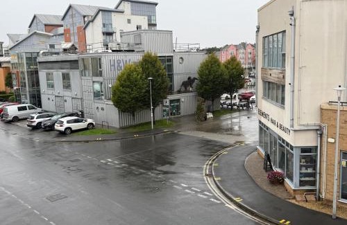 Portishead Apartment | Harbour-View 2-Bed-Serviced Apartment with Parking