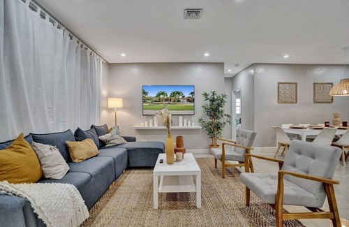 Ives Estates House | Hard Rock Stadium/15mins Beaches/Game Room