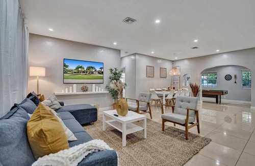 Ives Estates House | Hard Rock Stadium/15mins Beaches/Game Room