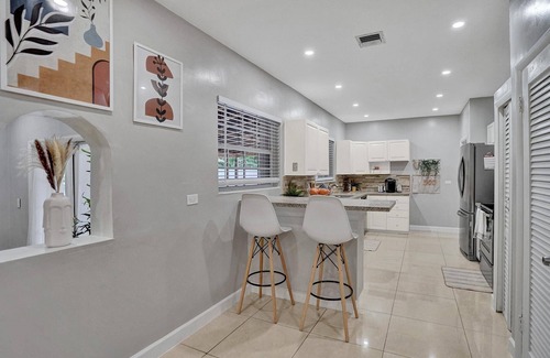 Ives Estates House | Hard Rock Stadium/15mins Beaches/Game Room