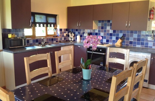 West Stour Ski Chalet | Hardy Chalet Scandinavian style chalet on working dairy farm