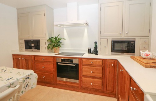 Beeley House | HAREBELL COTTAGE, family friendly, with open fire in Curbar