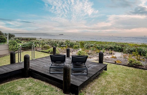 Noraville House | Hargraves Beachfront at Noraville - Hargraves Beachfront at Noraville. Absolute Beachfront. Panoramic views of Hargraves Beach