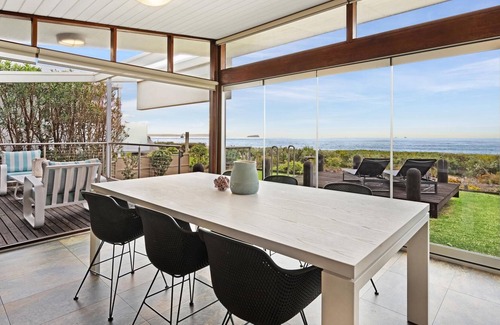 Noraville House | Hargraves Beachfront at Noraville - Hargraves Beachfront at Noraville. Absolute Beachfront. Panoramic views of Hargraves Beach