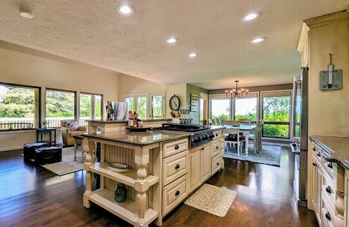 Sherwood House | Harmony Estate - Close to Portland and Wine Country Enjoy Your Peaceful Retreat