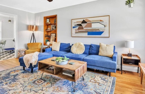 Dunean House | Harmony Lane~ Retro-Inspired Home 3 Mi to DT GVL!