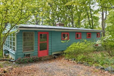 Kabletown House | Harpers Ferry Cottage Hot Tub, WiFi, Dog-Friendly