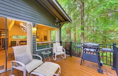 Burley Cabin | Harstine Island Cabin w/Fire Pit: Walk to Beach!