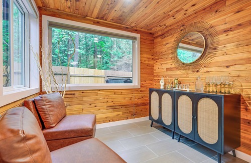 Burley House | Harstine Island Home w/Hot Tub & Beach Access!