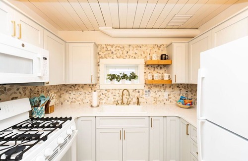 Twin Lake Cottage | Hart Lake, Waterfront, Swimming, Beach, Kayaks, Hiking, Fishing, in the Wood,Pet