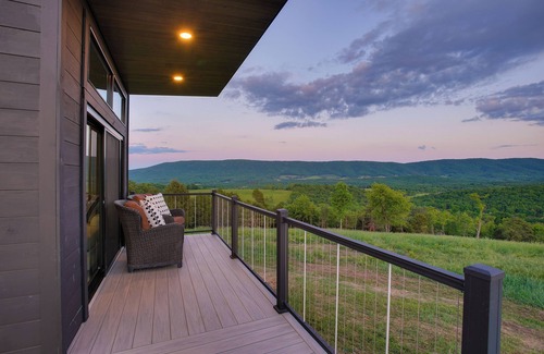 Augusta Cabin | Hart's Overlook | HOT TUB, Mtn Views + Private Pond!