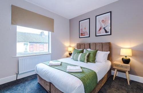 Stoke-on-Trent House | Hartshill House by YourStays