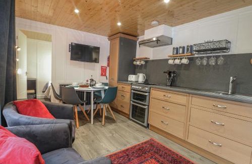 Staplefield House | Harvest Lodge