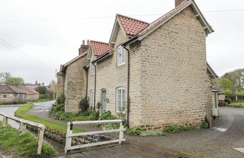 Hovingham Cottage | HARWOOD COTTAGE, family friendly, with open fire in Hovingham