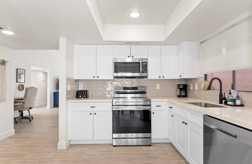 Glendale House | Hatcher Hideaway | 3BR w/Heated Pool Option